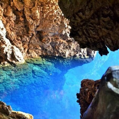 Gua Chinhoyi, Surga Tersembunyi Zimbabwe dengan Air Biru Safir yang Memukau