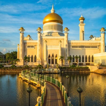 Masjid Sultan Omar Ali Saifuddin, Ikon Brunei dengan Kubah Emas