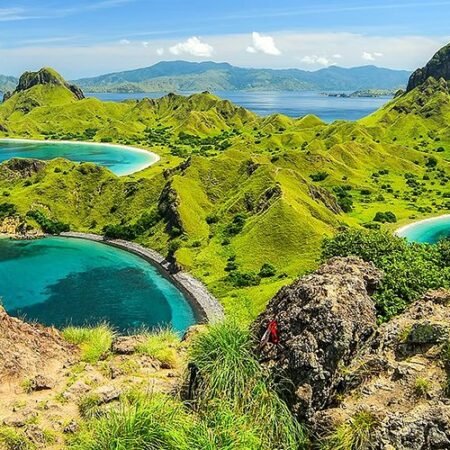 Pulau Padar, Tempat Terbaik Menikmati Panorama Tiga Teluk di Labuan Bajo